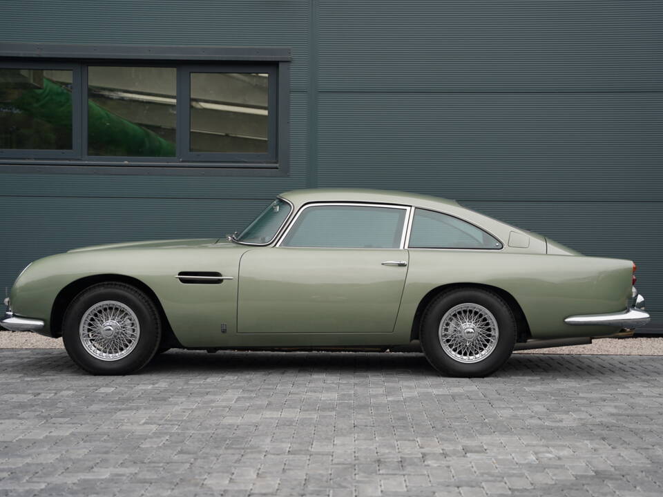 Immagine 6/41 di Aston Martin DB 5 (1964)