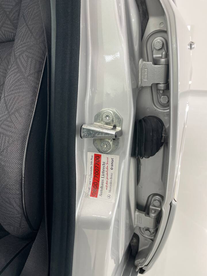 Immagine 15/32 di Mercedes-Benz E 200 (1994)