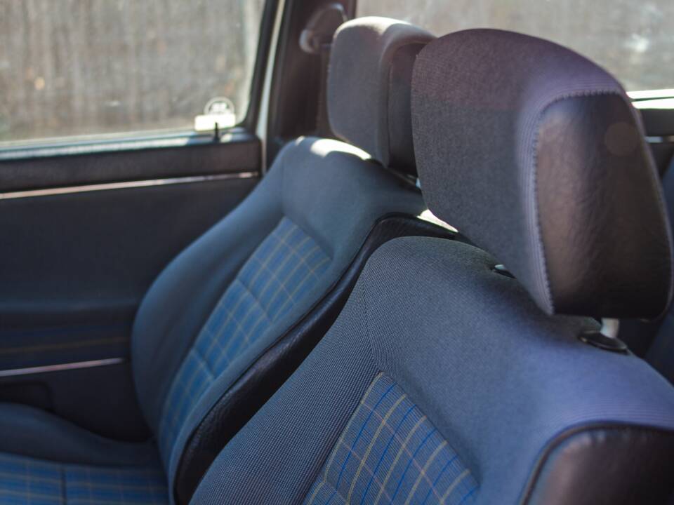Bild 39/58 von Volkswagen Golf II GTi 1.8 (1988)
