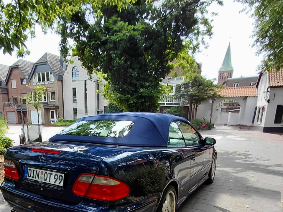 Immagine 4/18 di Mercedes-Benz CLK 200 (1999)