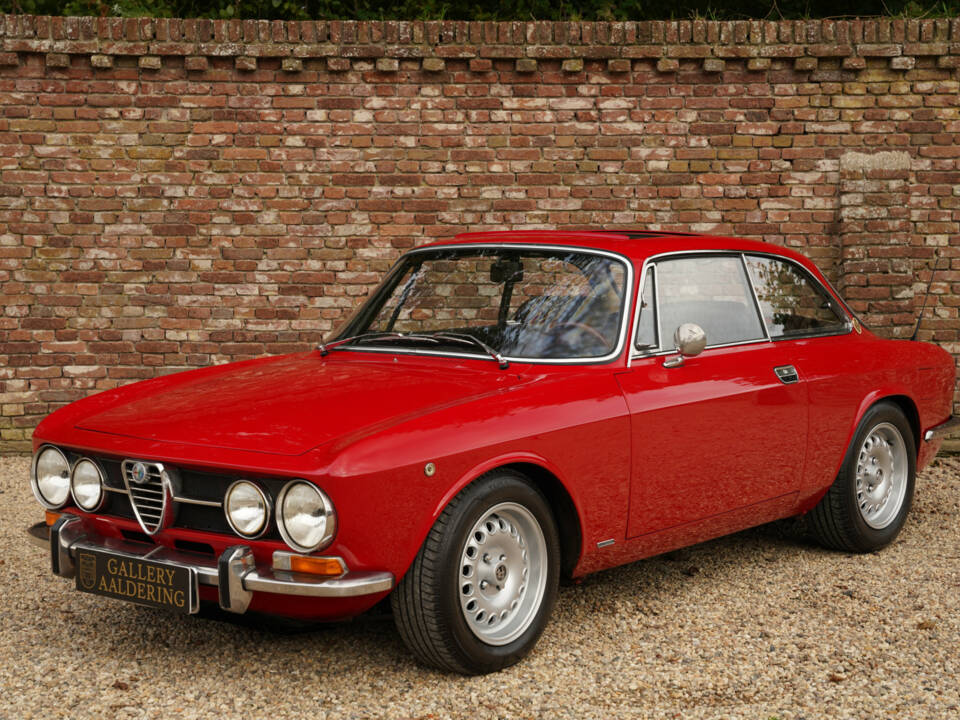 Image 1/50 of Alfa Romeo 1750 GT Veloce (1971)