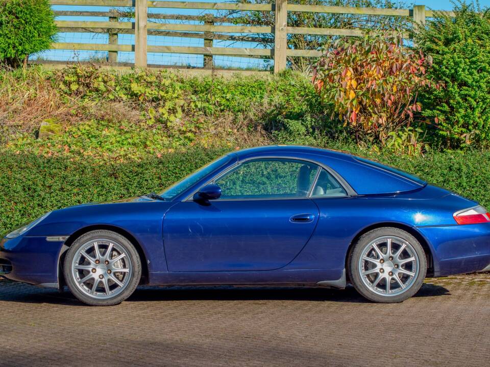 Imagen 2/22 de Porsche 911 Carrera 4 (2001)