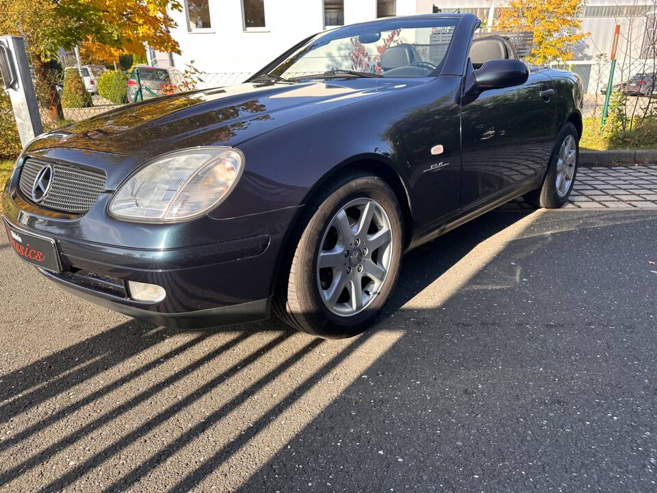 Image 33/49 of Mercedes-Benz SLK 200 (1998)