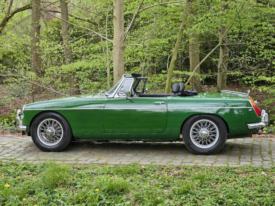 Image 5/8 of MG MGB (1977)