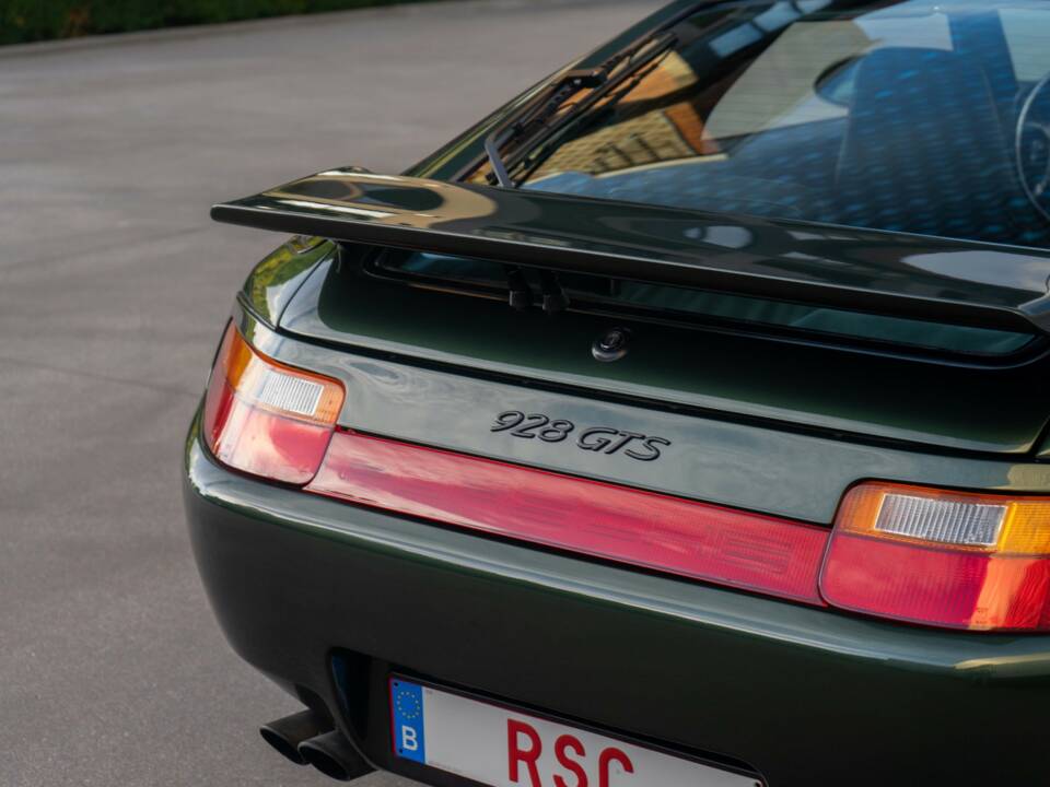 Afbeelding 21/46 van Porsche 928 GTS (1993)