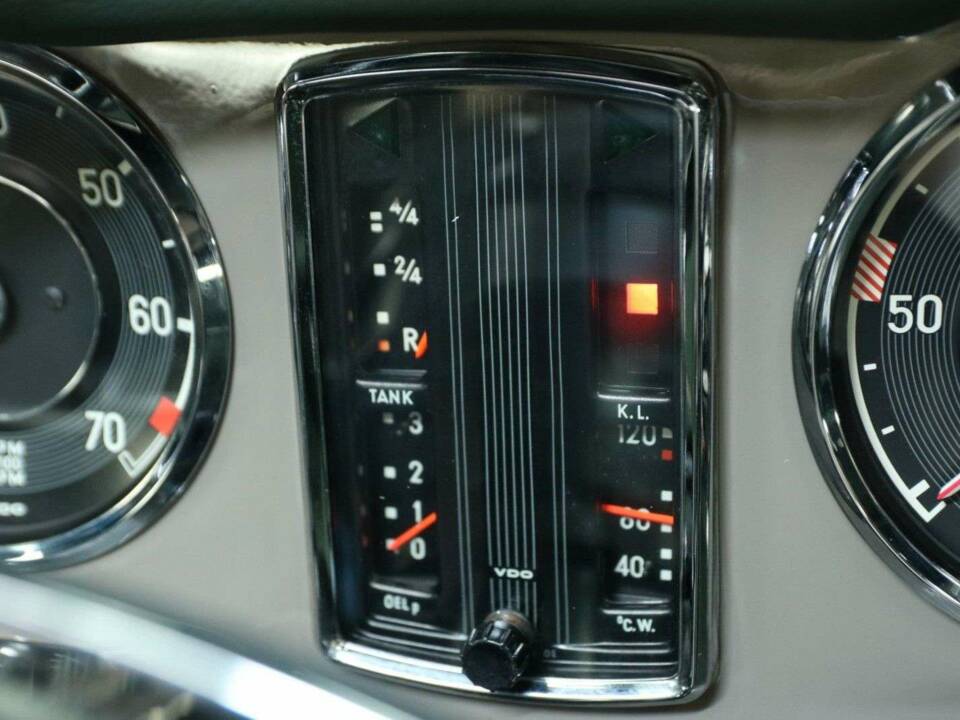 Image 19/50 de Mercedes-Benz 280 SL (1970)