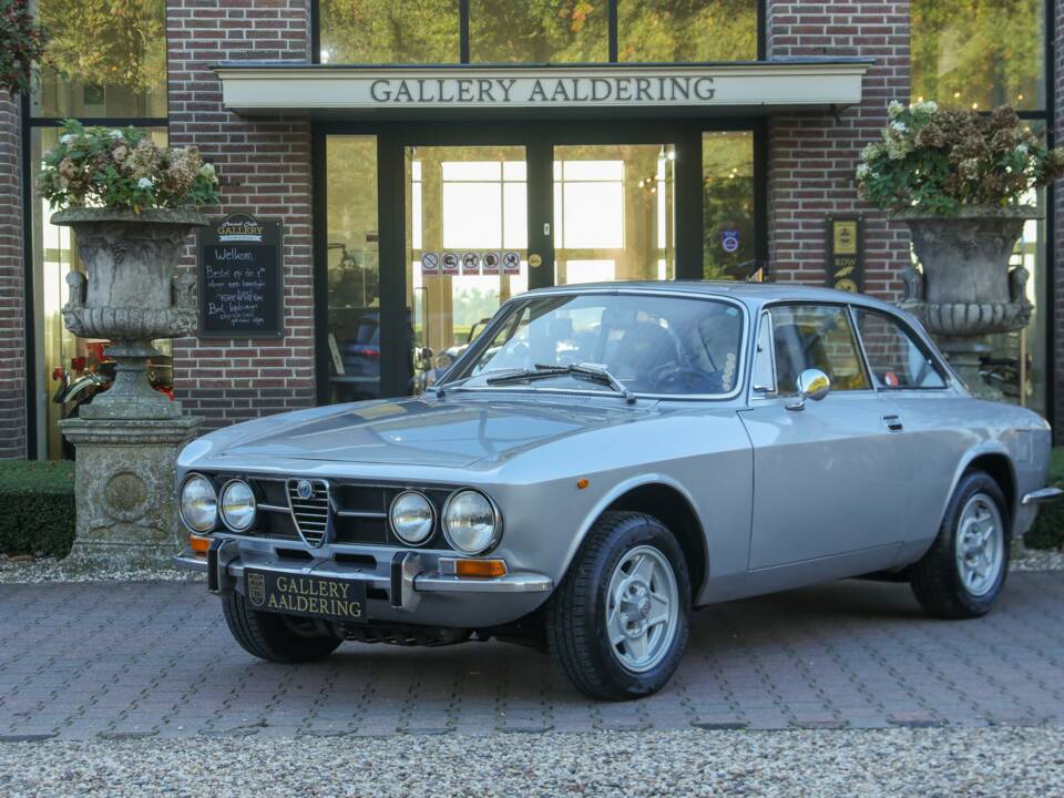 Image 35/50 of Alfa Romeo 1750 GT Veloce (1970)
