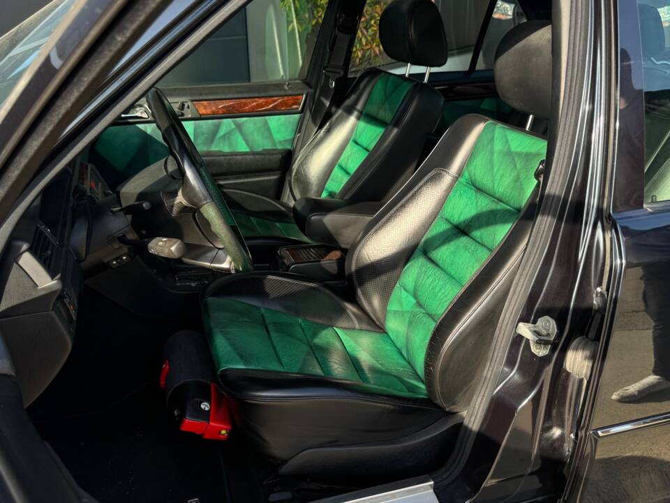 Image 5/15 of Mercedes-Benz E 500 Limited (1994)