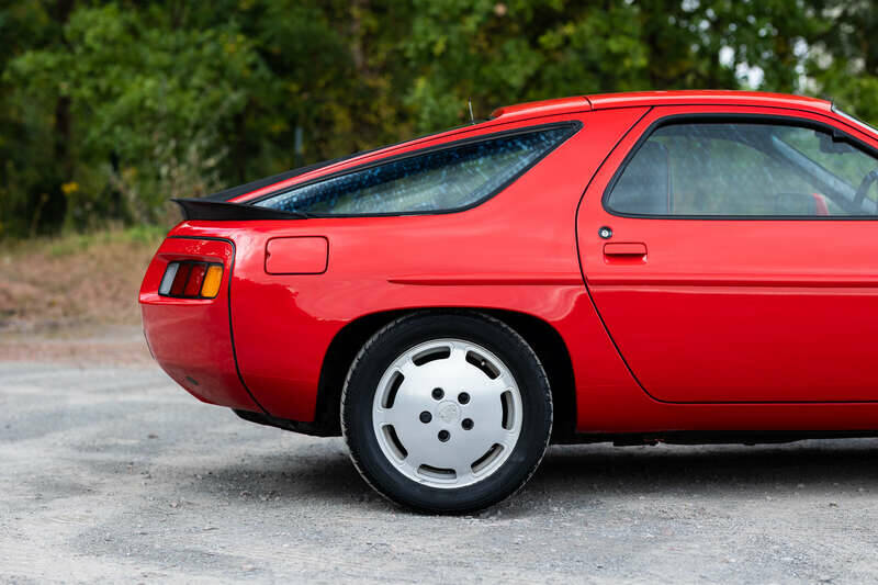 Image 23/50 of Porsche 928 S (1986)
