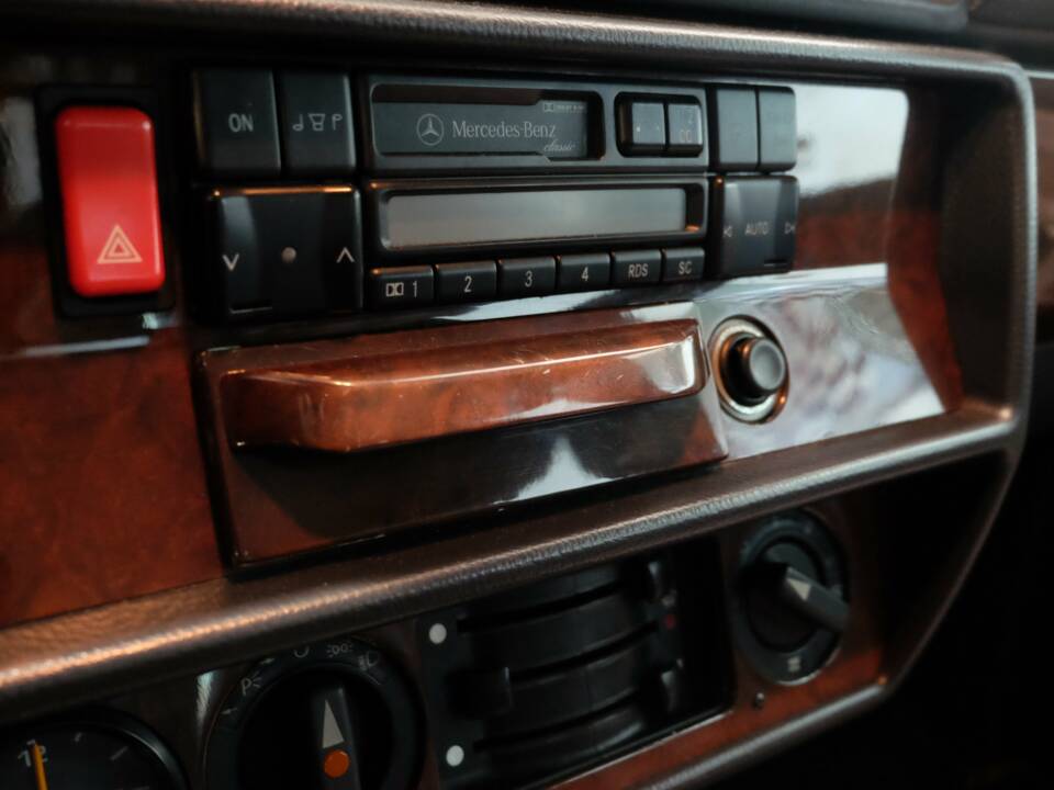 Bild 10/26 von Mercedes-Benz 250 GD (lang) (1989)