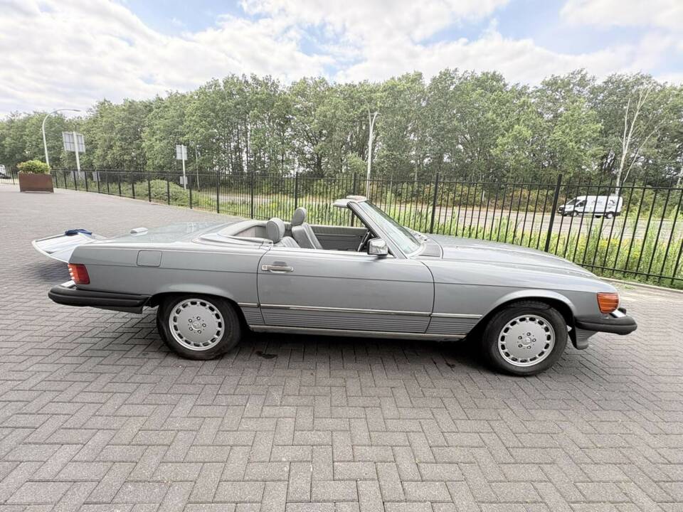 Image 10/50 de Mercedes-Benz 560 SL (1988)