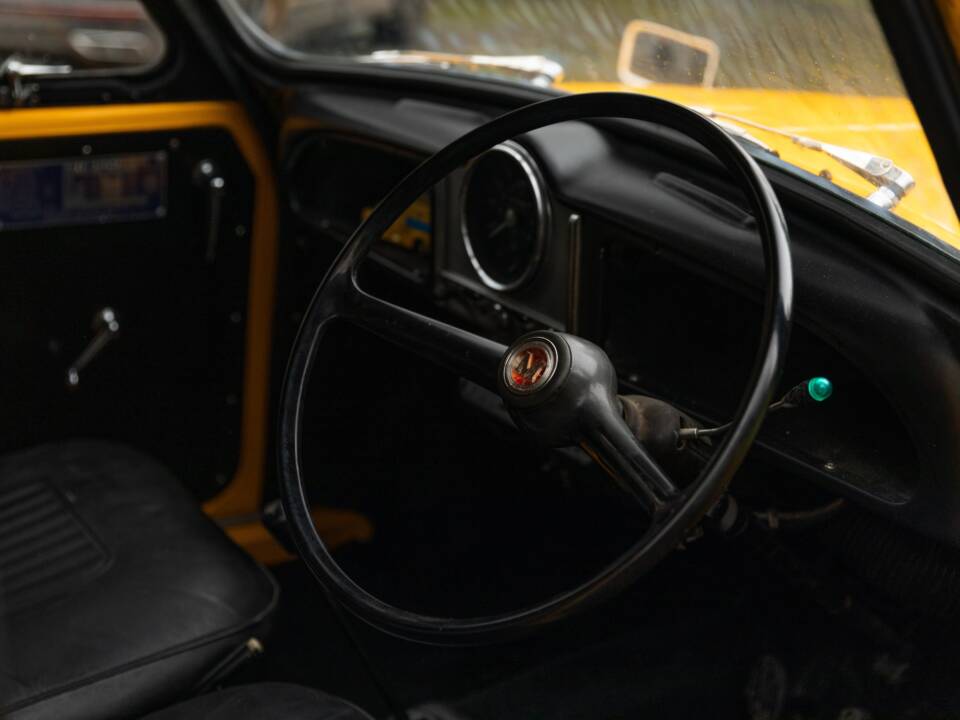Image 32/50 of Morris Minor Van (1971)