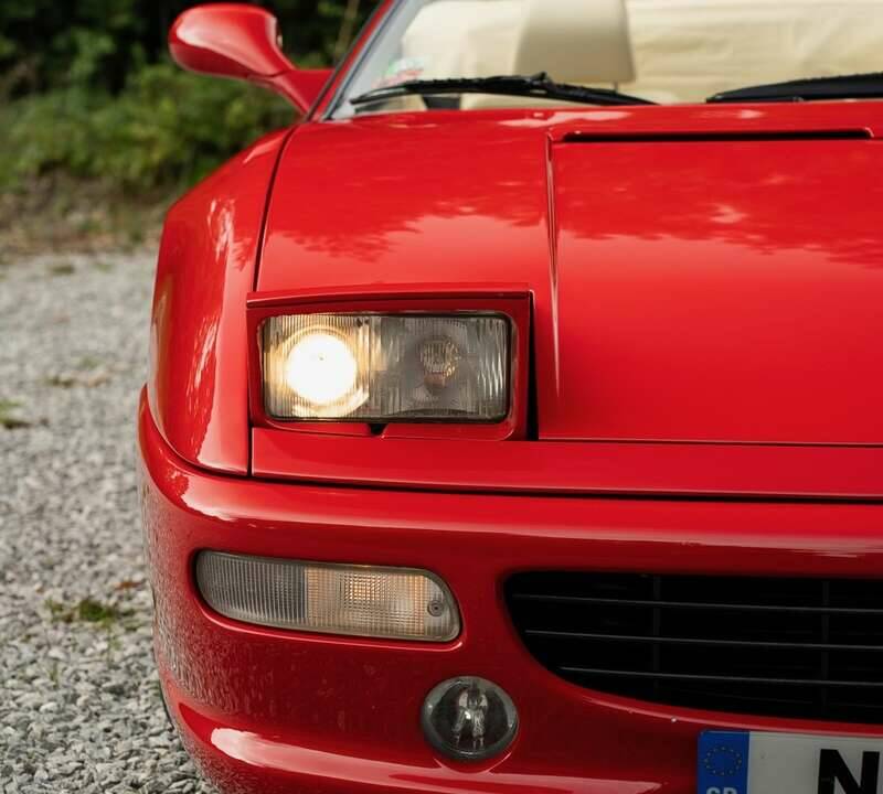 Image 18/28 of Ferrari F 355 Spider (1998)