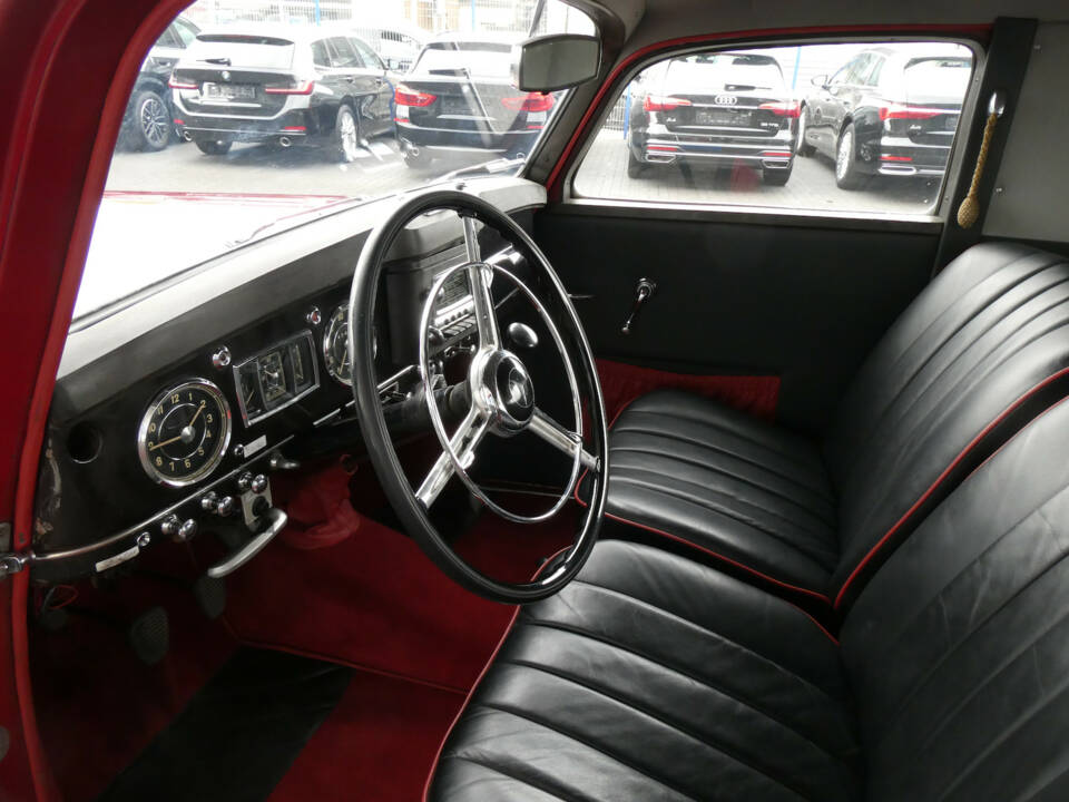 Imagen 7/19 de Mercedes-Benz 220 (1951)