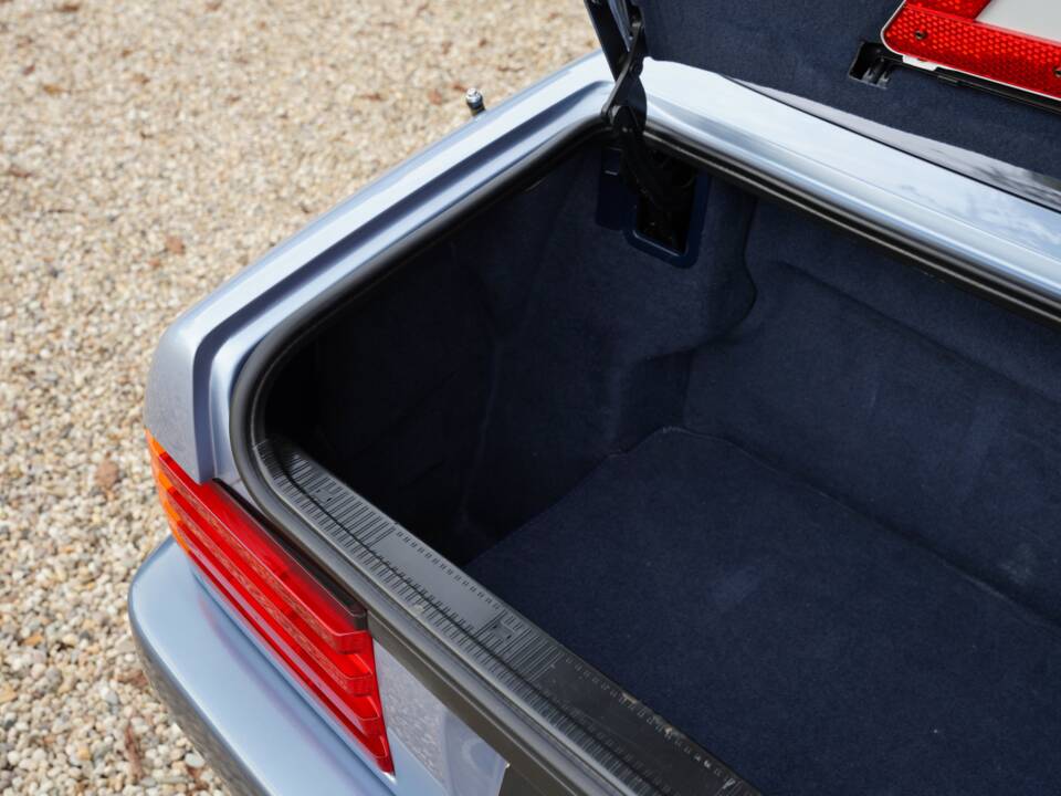 Image 20/50 de Mercedes-Benz 300 SL (1991)