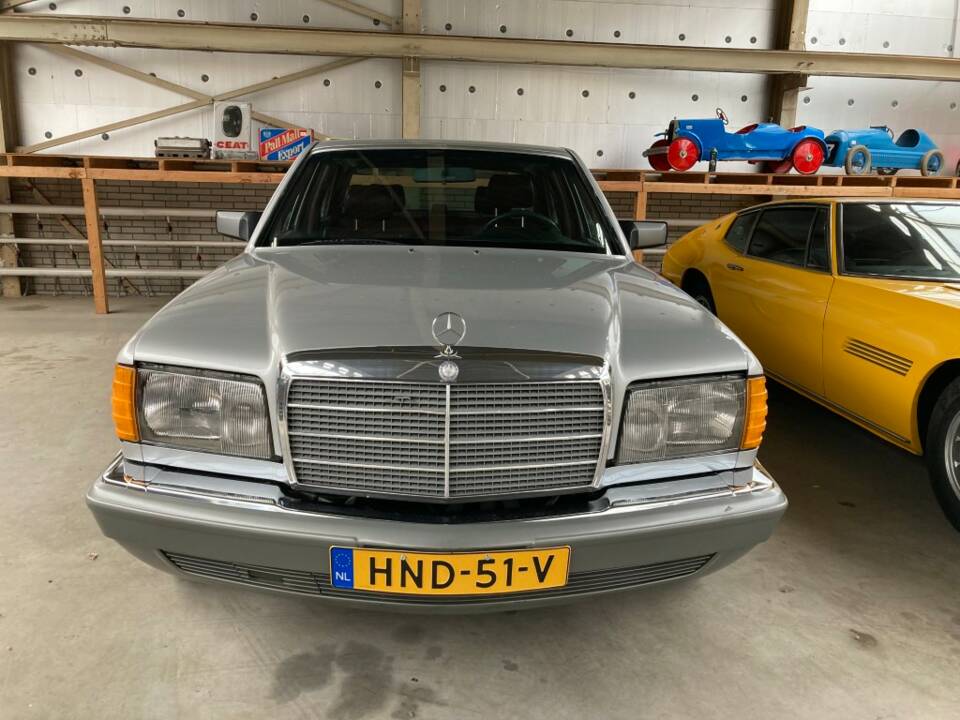 Afbeelding 13/38 van Mercedes-Benz 420 SEL (1986)