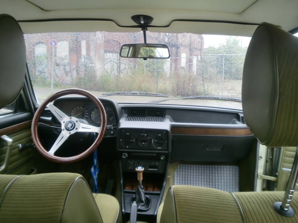 Image 4/18 de BMW 528i (1980)