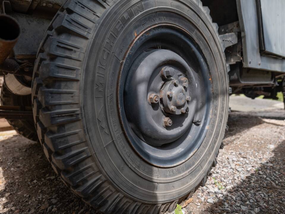 Image 19/50 de Land Rover 88 (1974)