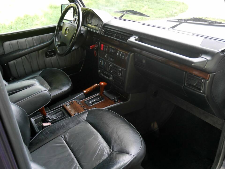 Imagen 23/26 de Mercedes-Benz 500 GE (1996)