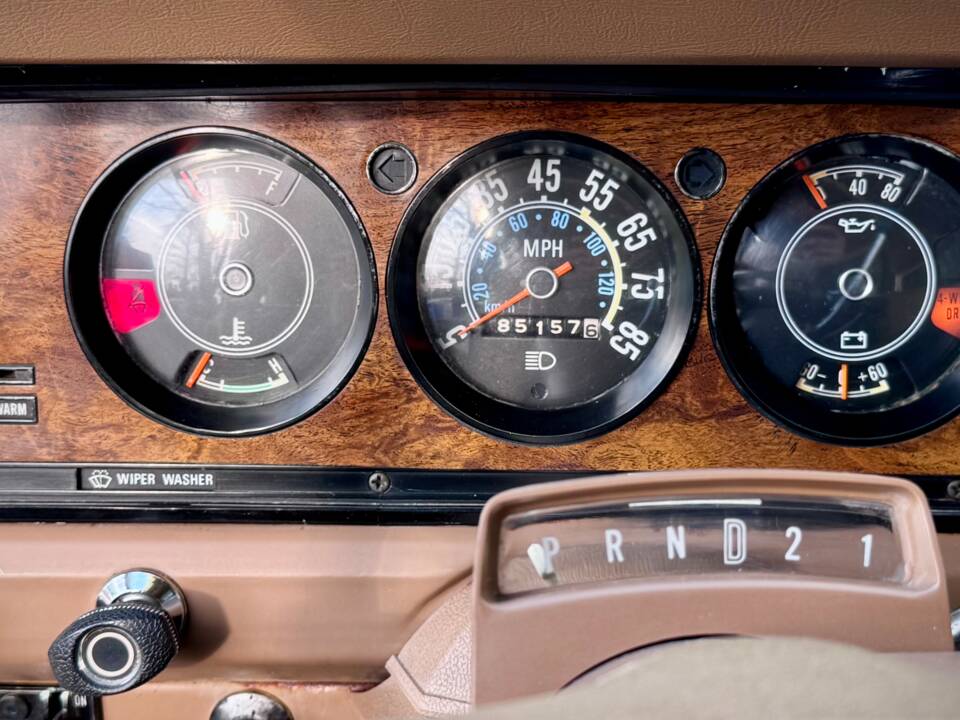 Image 18/50 of Jeep Wagoneer Brougham (1982)