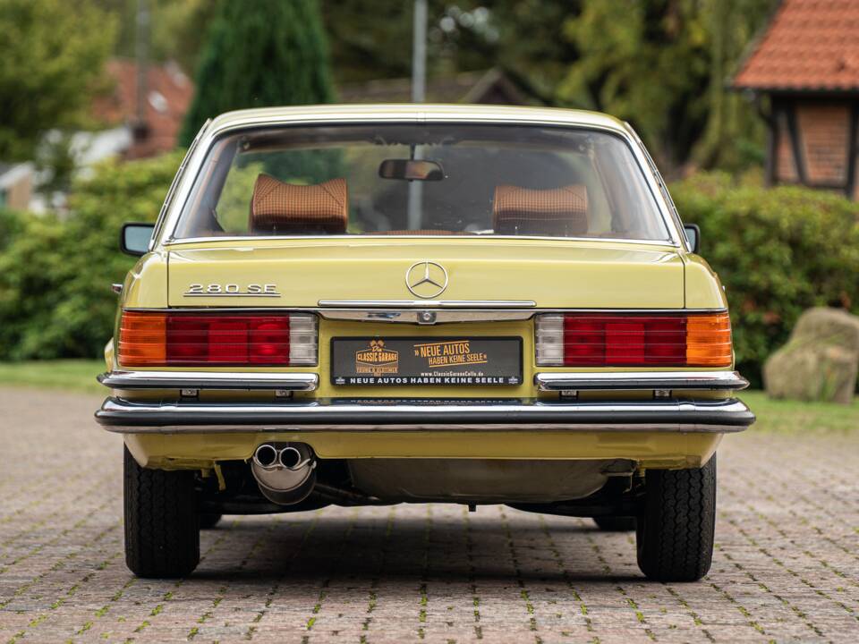 Afbeelding 16/75 van Mercedes-Benz 280 SE (1976)
