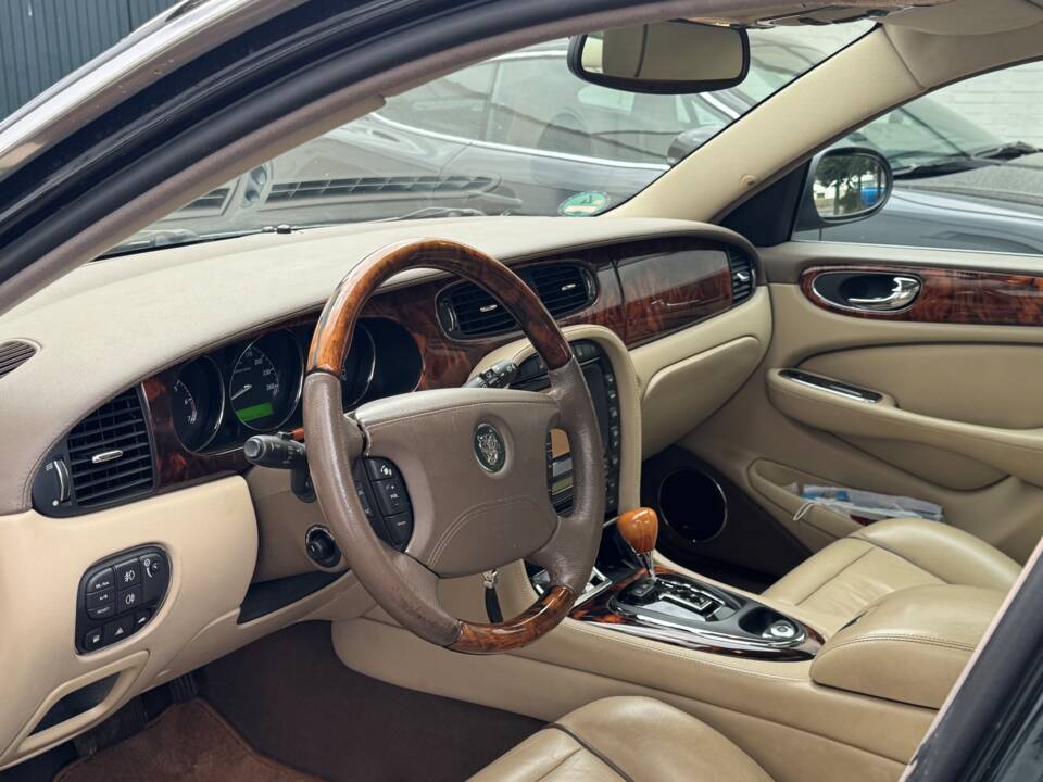 Image 6/22 of Jaguar XJR Super V8 (2005)