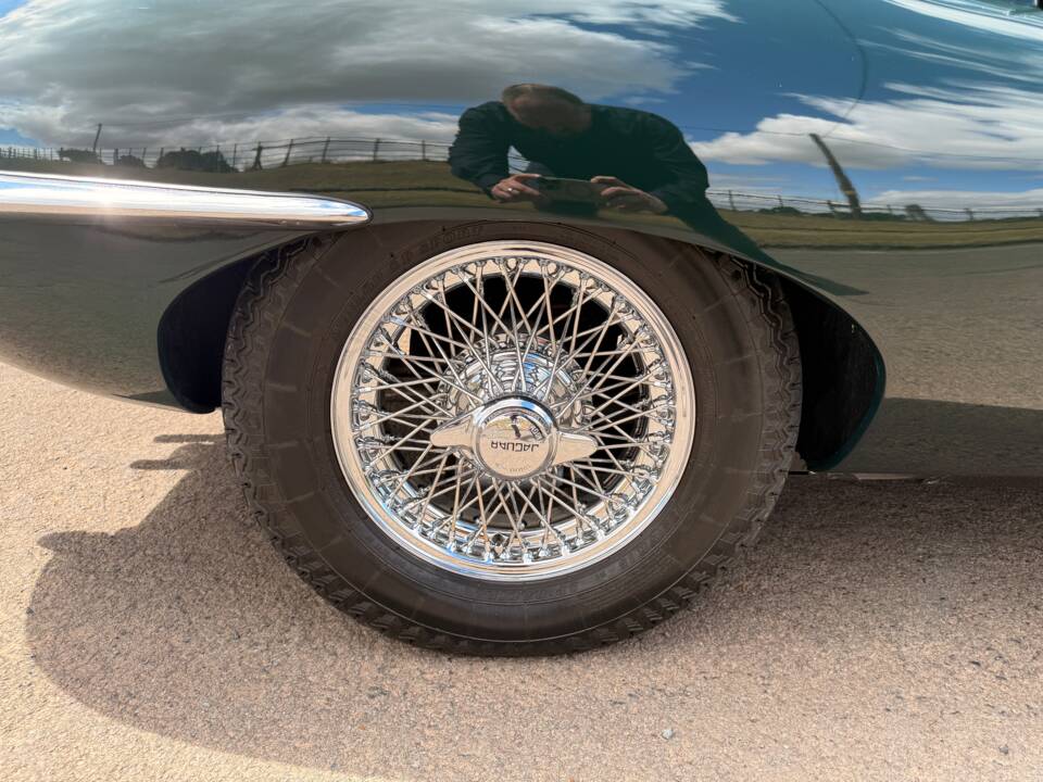Image 10/30 de Jaguar Type E (2+2) (1966)
