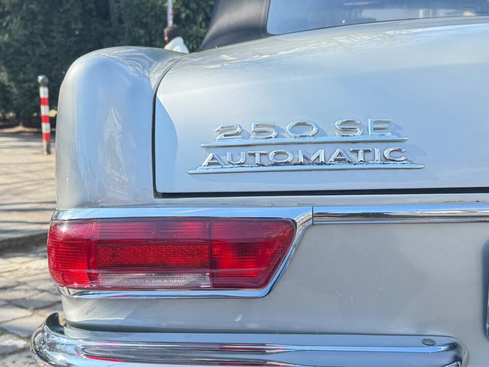 Image 22/37 de Mercedes-Benz 250 SE (1966)