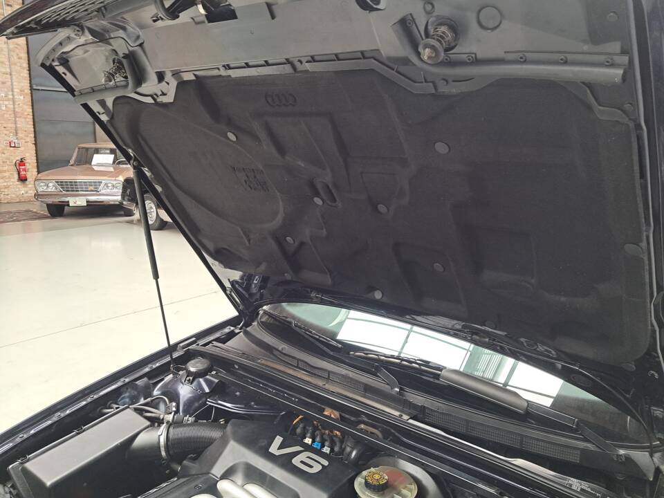 Immagine 14/24 di Audi Cabriolet 2.6 (1997)