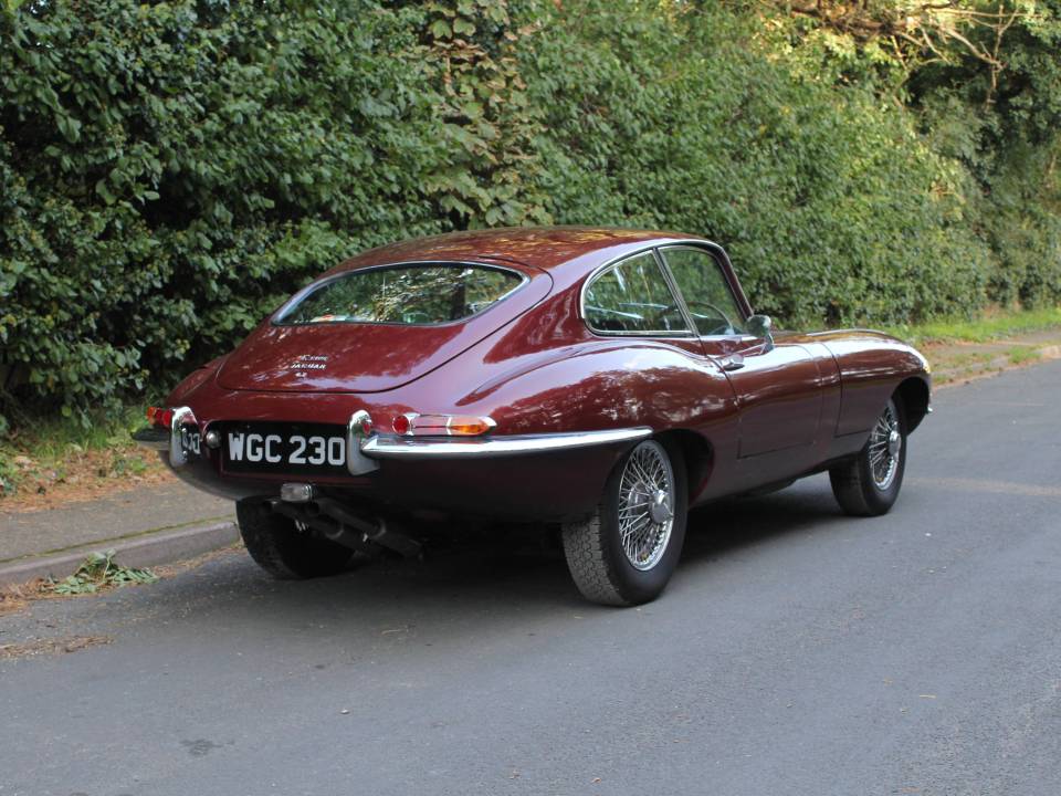 Image 6/18 of Jaguar E-Type 4.2 (1967)