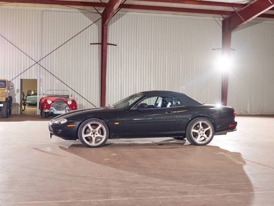 Bild 23/55 von Jaguar XKR (2000)