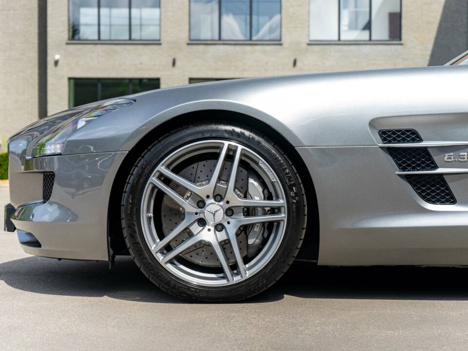 Image 5/21 of Mercedes-Benz SLS AMG Roadster (2012)