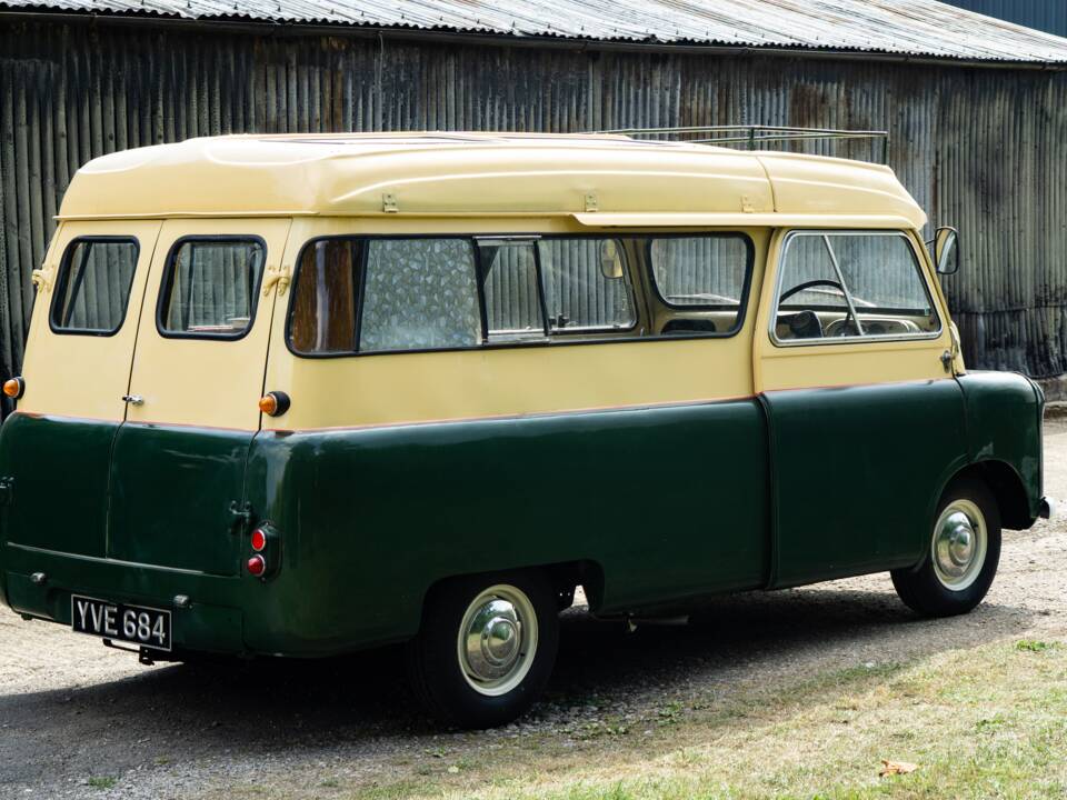 Image 27/50 of Bedford CA Dormobile (1961)