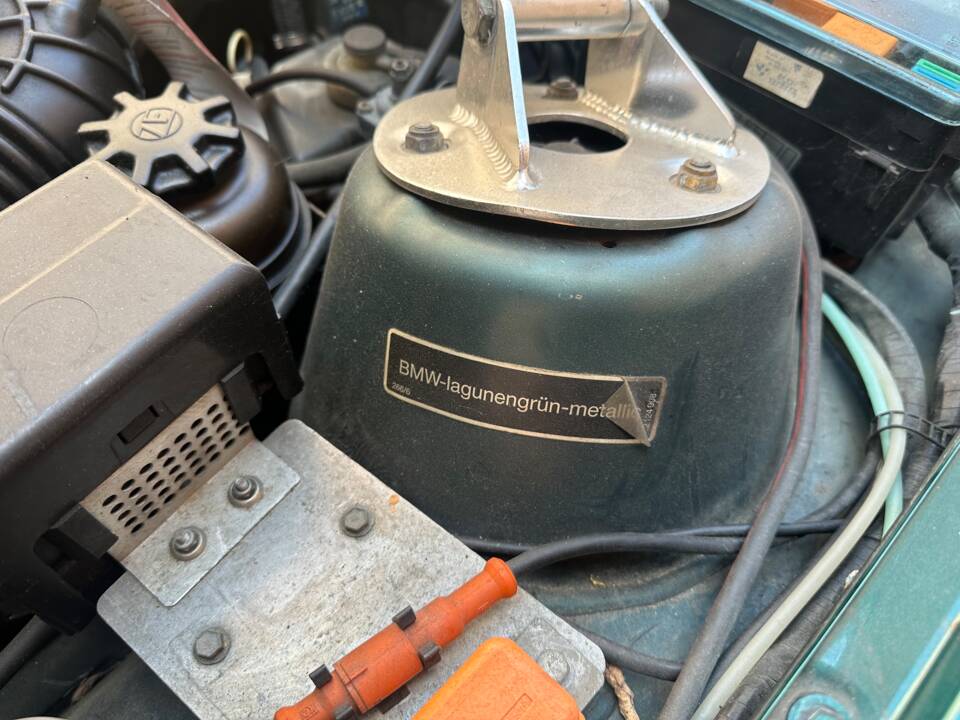 Image 18/23 of BMW 325i Touring (1993)