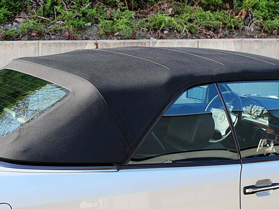 Image 71/74 of Mercedes-Benz E 320 (1997)