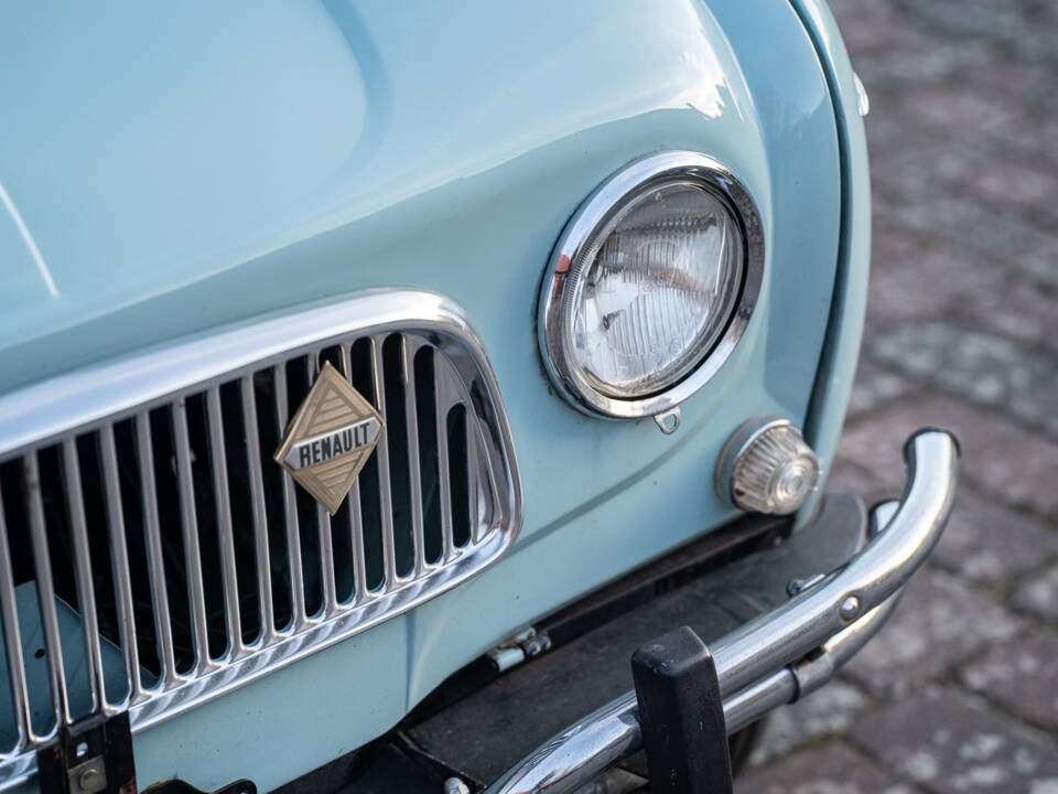 Image 4/66 of Renault R 4 Super (1962)