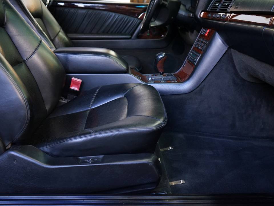Bild 12/38 von Mercedes-Benz S 500 C (1993)