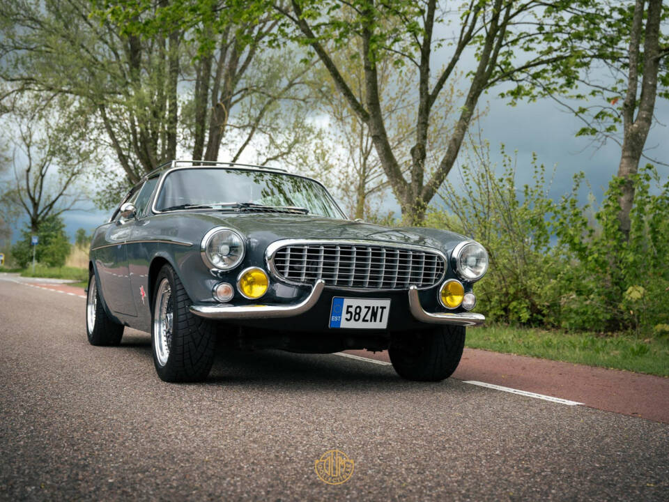 Image 4/47 of Volvo 1800 ES (1972)