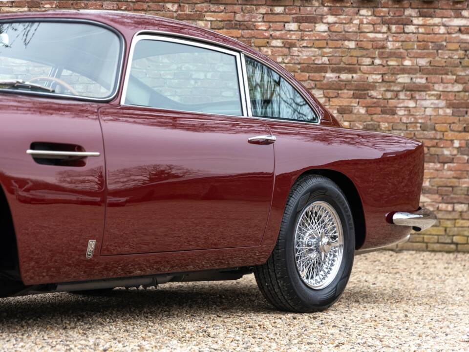 Image 30/50 de Aston Martin DB 5 Vantage (1965)