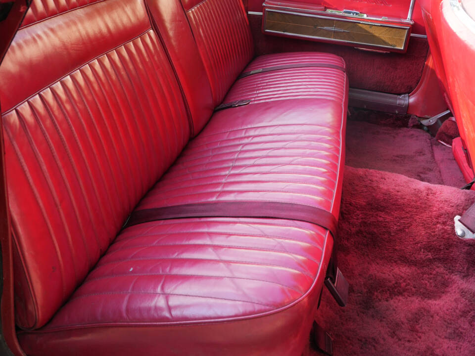 Immagine 30/57 di Lincoln Continental Convertible (1966)