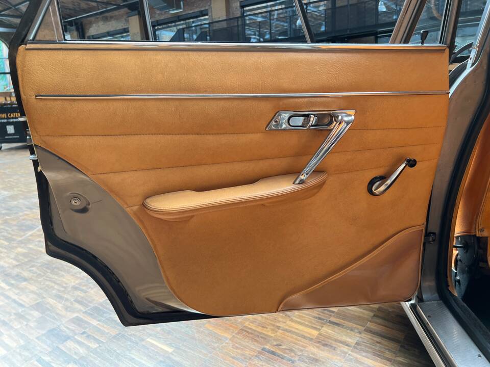 Image 14/34 de Peugeot 404 (1962)