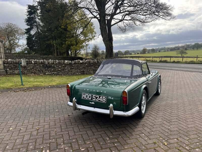 Image 29/45 of Triumph TR 4 (1964)