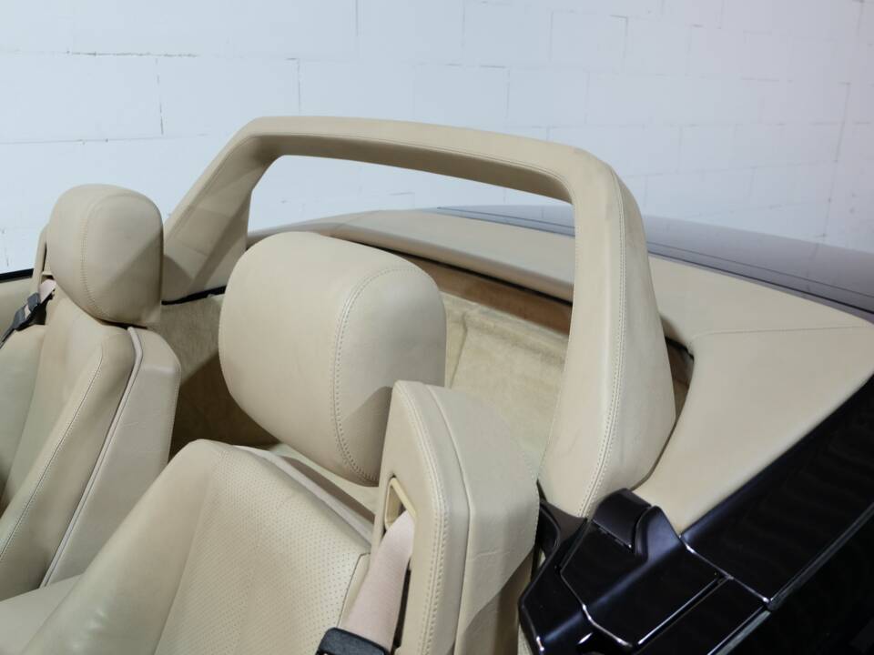 Image 16/26 of Mercedes-Benz 500 SL (1991)