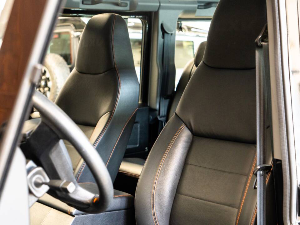 Bild 14/30 von Land Rover Defender 110 (2013)