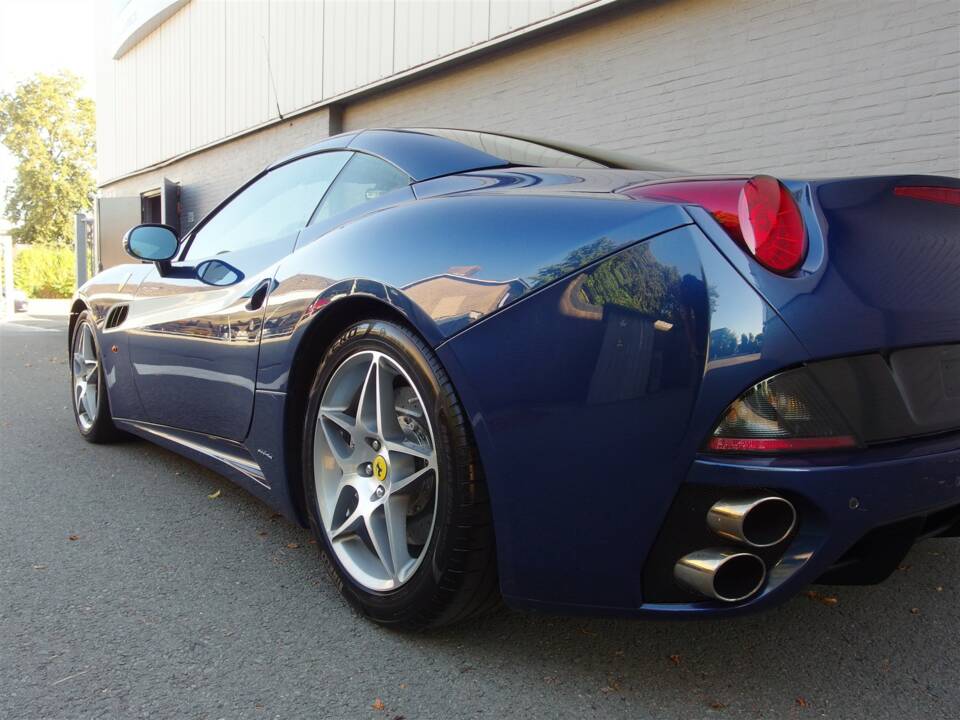 Bild 35/99 von Ferrari California (2009)