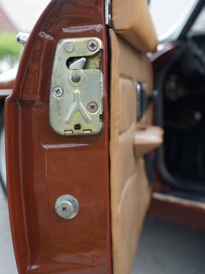 Image 28/100 of MG MGB (1978)