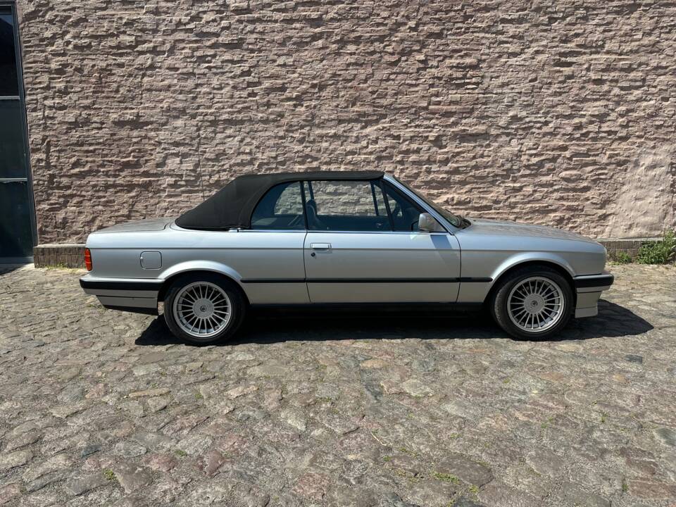 Image 9/29 of BMW 318i (1991)