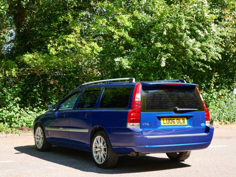 Image 12/50 of Volvo V 70 2.4 (2006)