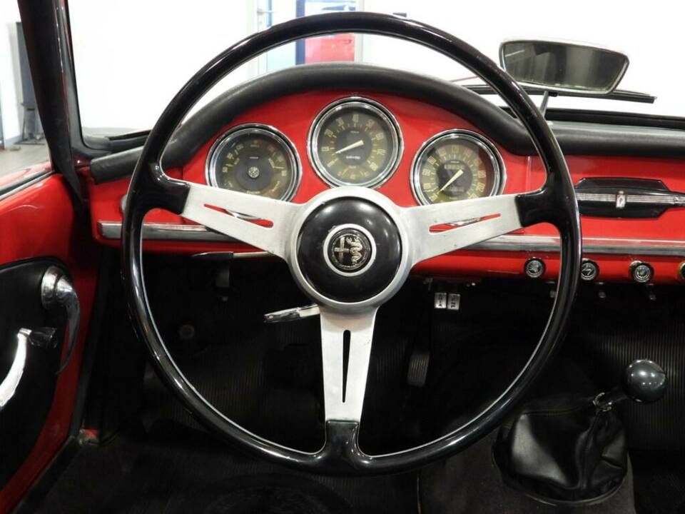 Image 7/14 of Alfa Romeo Giulia 1600 Spider (1963)