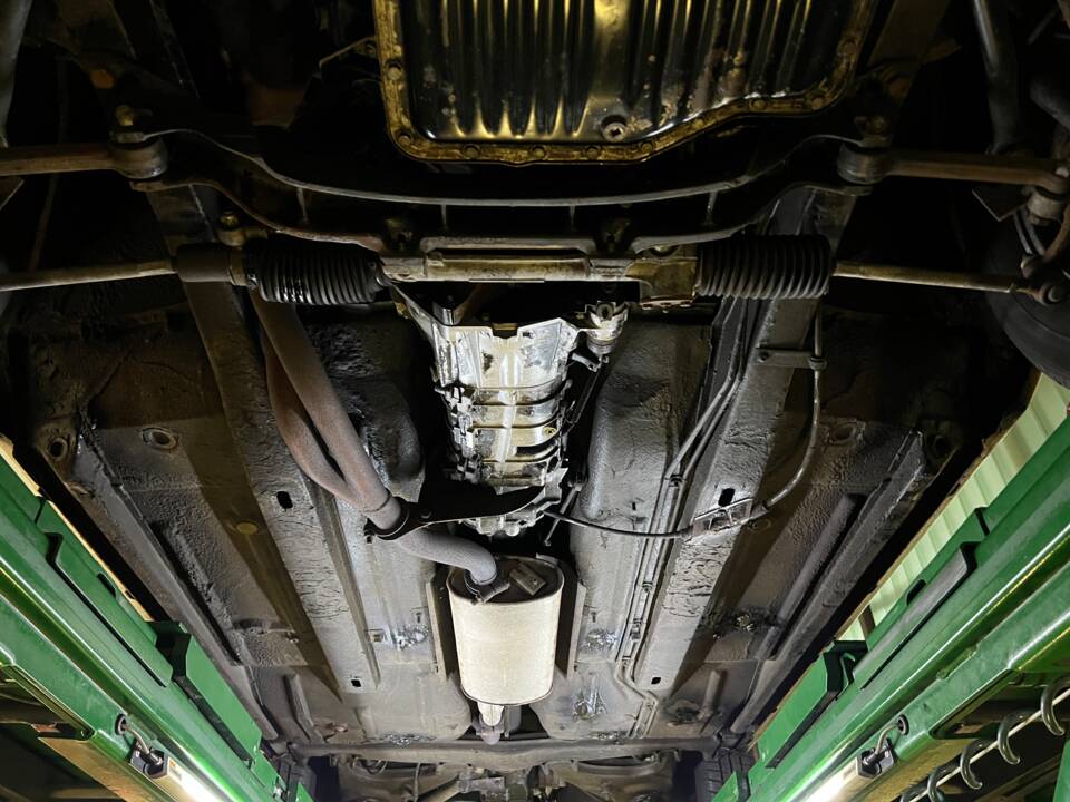 Image 26/28 of Peugeot 504 Convertible (1981)